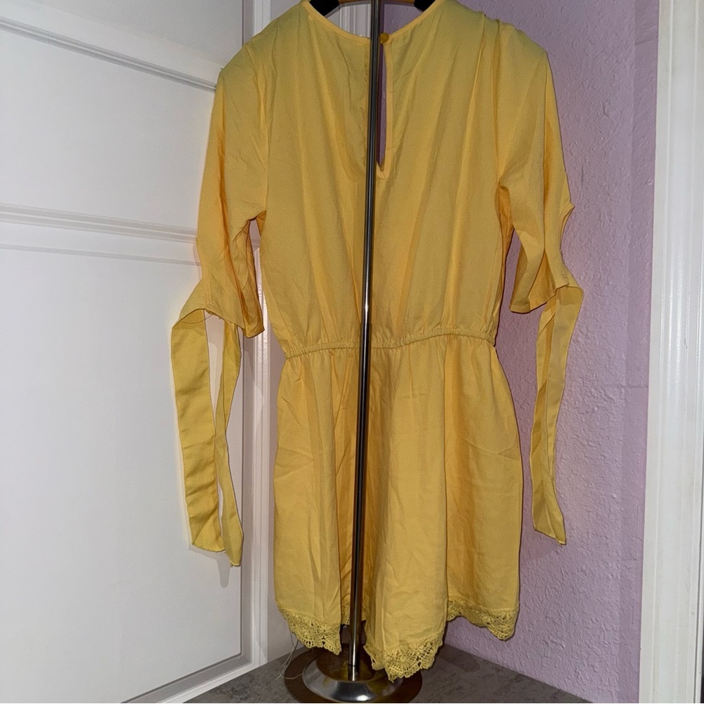 Yellow Romper Size Small - Picture 6 of 6